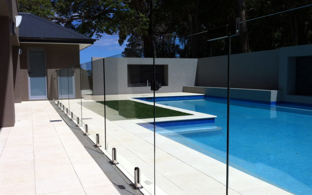 7 Pool Fence Ideas for Australian Backyards