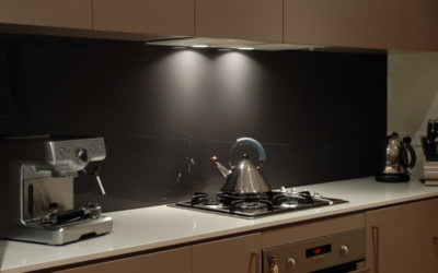 Kitchen Renovation Tips: The Surprising Benefits Of A Coloured Glass Splashback